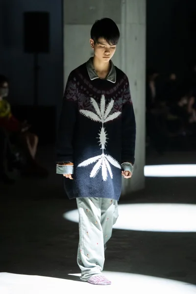 Look 10